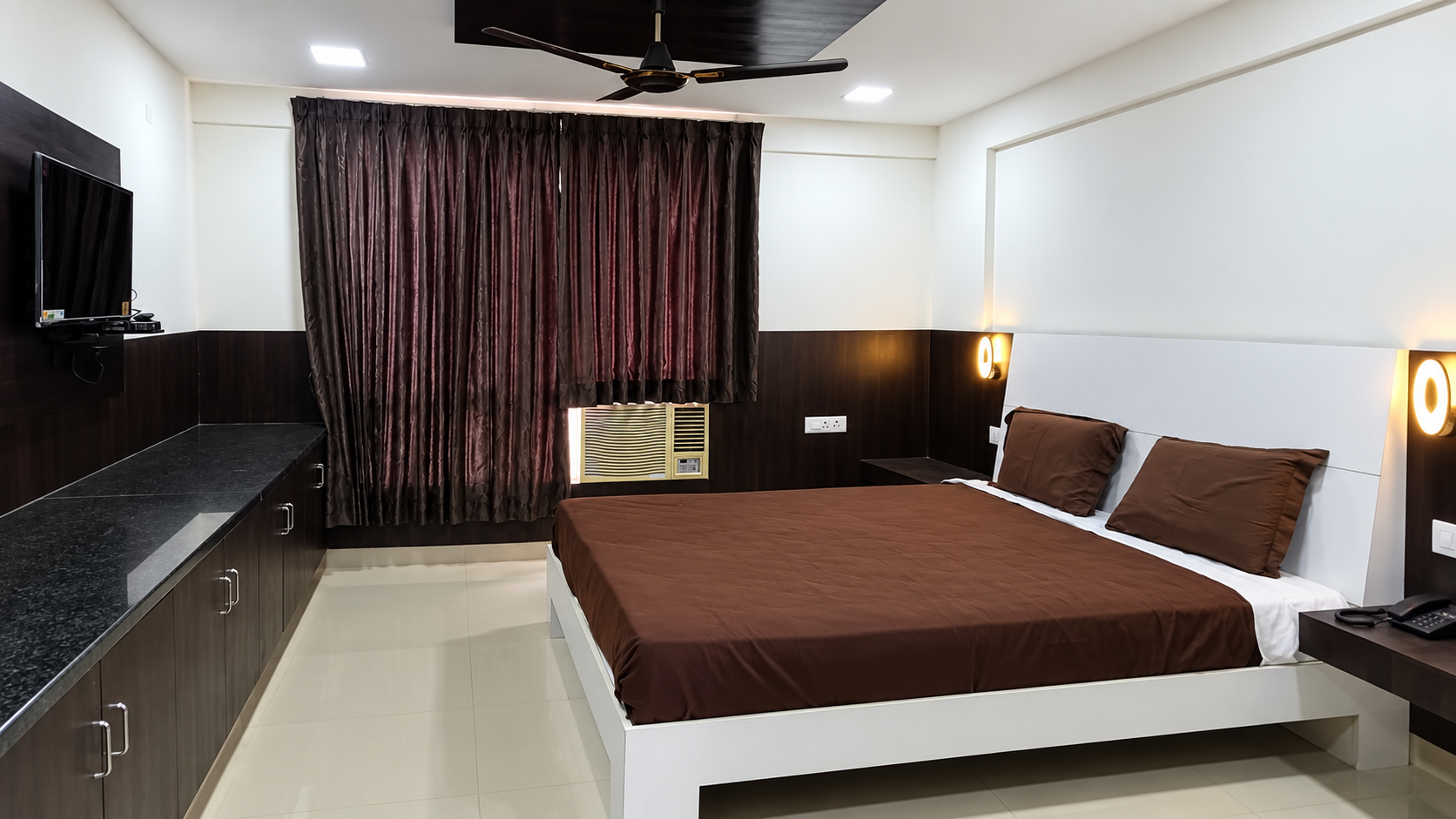 2 Bed Double Room - Murali Inn
